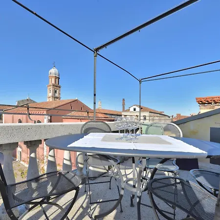 Homes & Holidays Appartamento