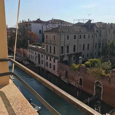 Homes & Holidays Venezia