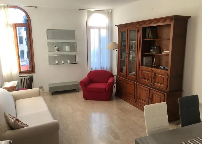 Homes & Holidays Appartamento