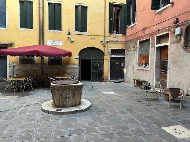 Homes & Holidays Venezia