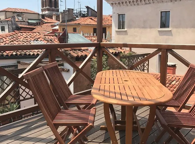 Homes & Holidays Appartamento *