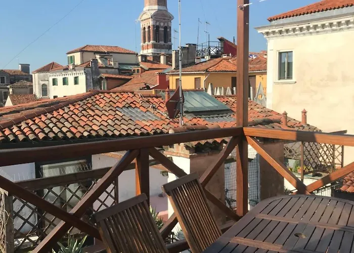 Homes & Holidays Appartamento Venezia