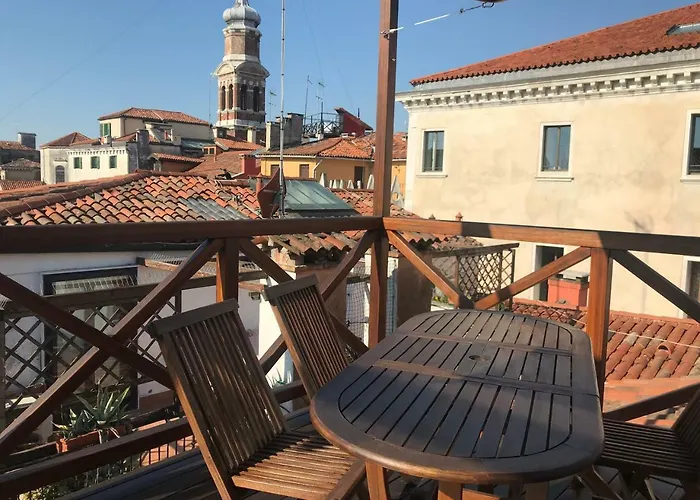 Homes & Holidays Venezia