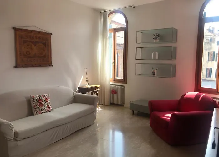 Homes & Holidays * Venezia