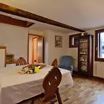 Homes & Holidays