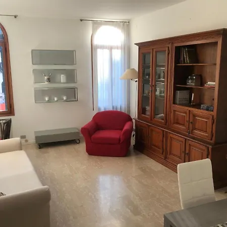 Homes & Holidays Apartment