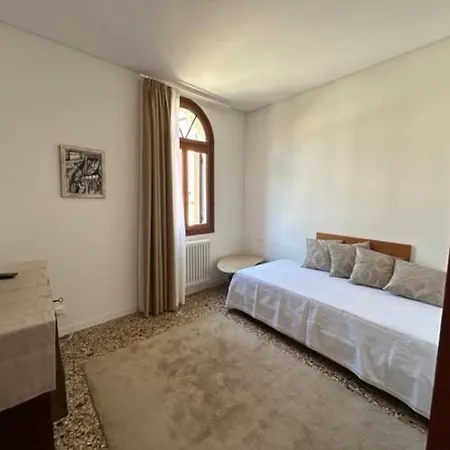 Homes & Holidays Appartement