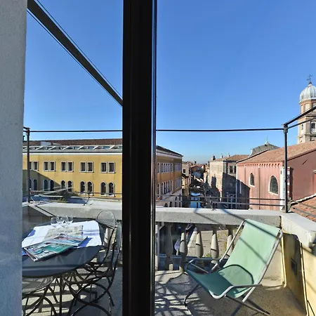 Apartment Homes & Holidays *