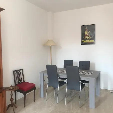 Homes & Holidays Apartament Wenecja