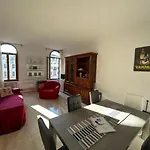 Homes & Holidays *