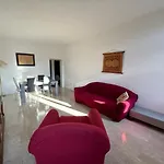 هومز وهوليديز شقة *