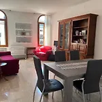 شقة هومز وهوليديز