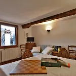 Διαμέρισμα Homes & Holidays *
