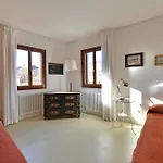هومز وهوليديز * البندقية