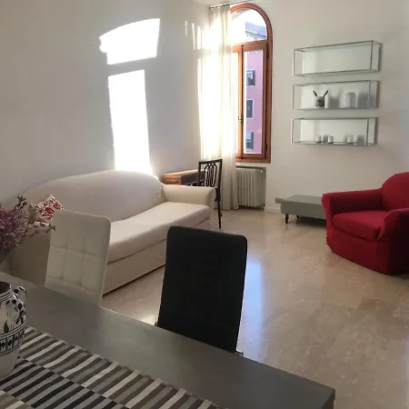 Homes & Holidays Venezia