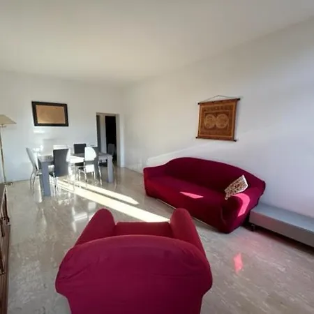 Homes & Holidays Appartamento *