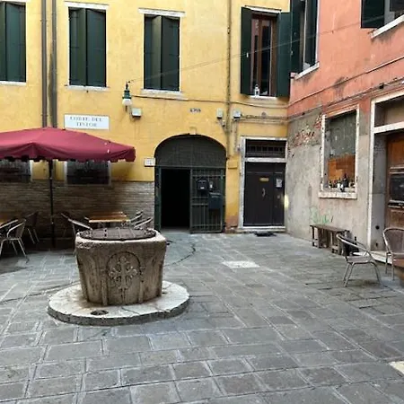 Homes & Holidays Venezia