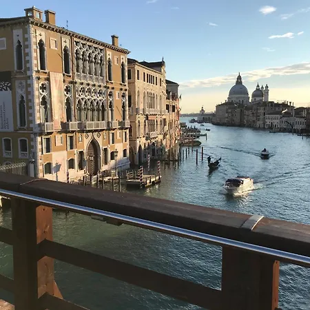 Homes & Holidays Appartamento