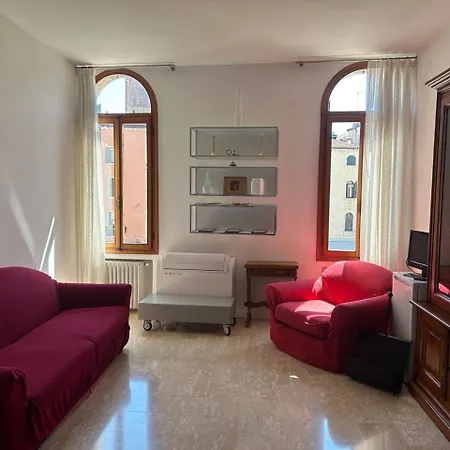 Homes & Holidays Appartamento *
