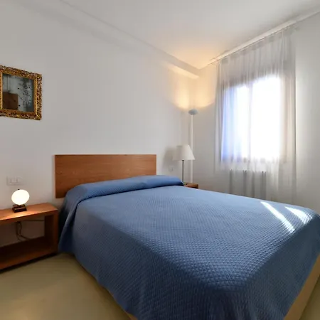 Homes & Holidays Venezia
