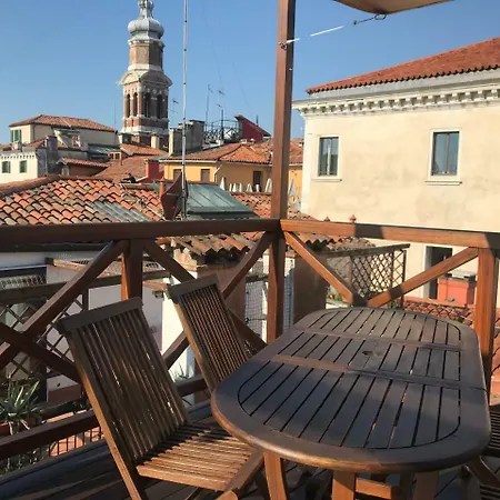 Homes & Holidays Venezia
