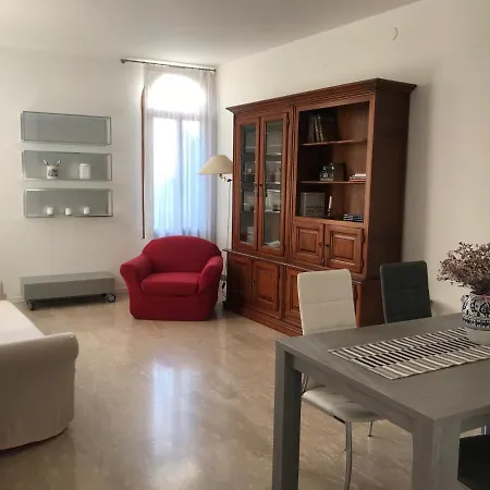 דירה Homes & Holidays ונציה